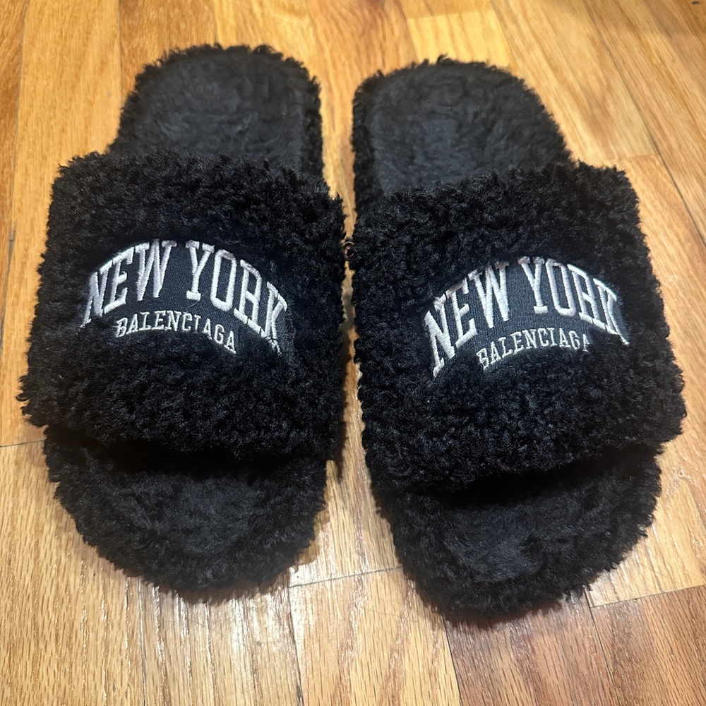 AUTHENTIC NEW YORK BALENCIAGA  FURRY SLIDE SANDAL